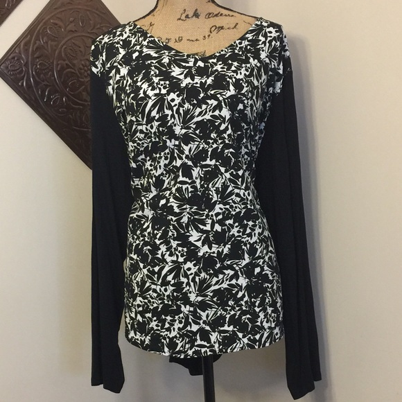 croft & barrow Tops - CROFT & BARROW Printed Hem Hi-Low Long Sleeves Top